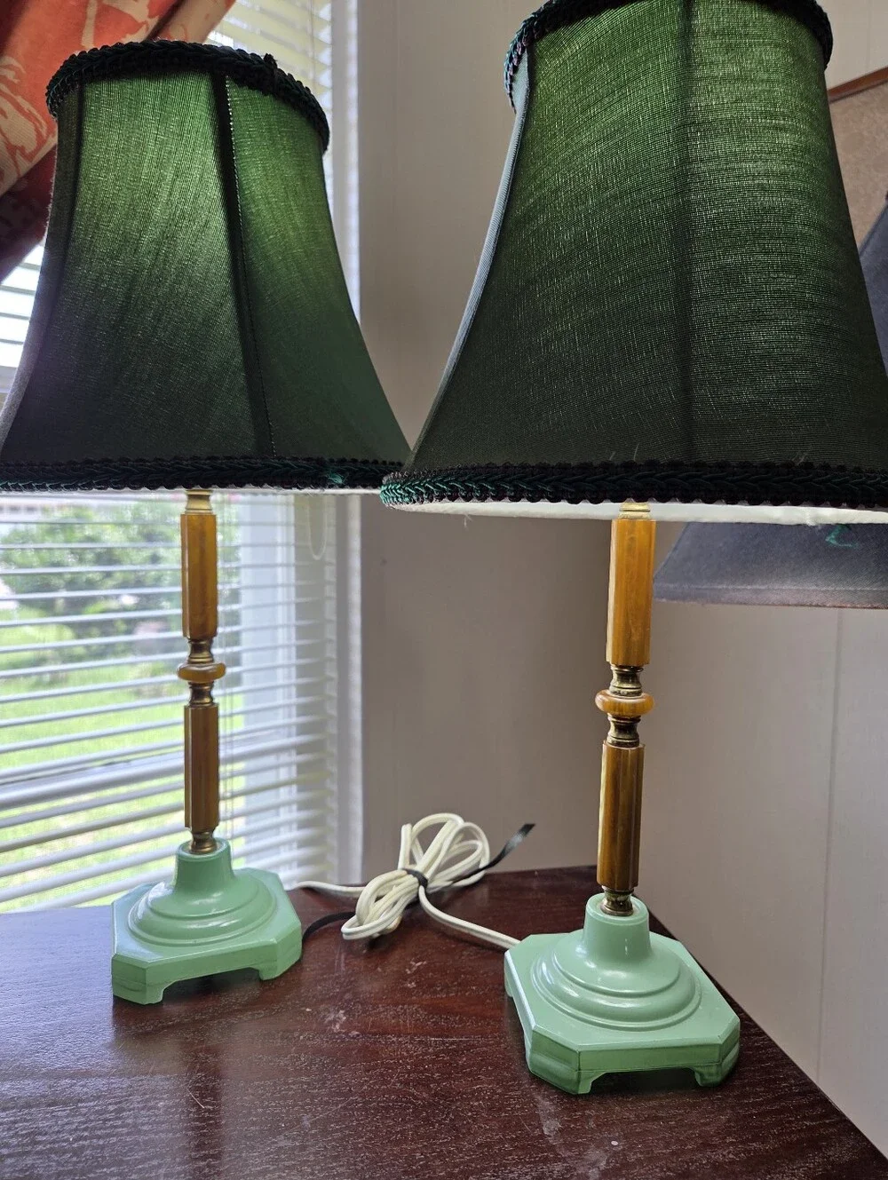 Antique Art Deco 1930's Bakelite And Jadeite Lampa